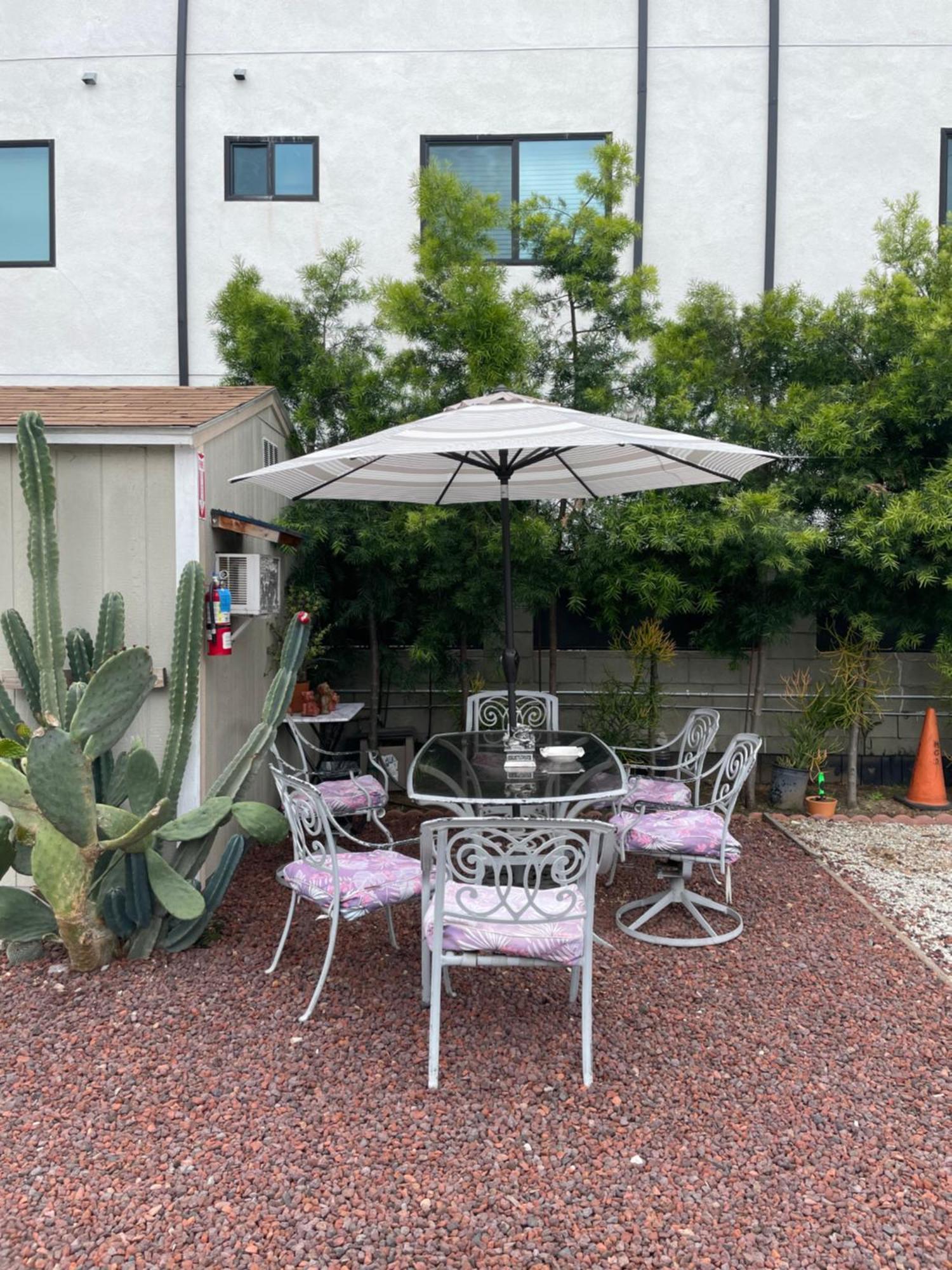 Small Private La Bedroom W Wifi - Private Fridge - Ac Near Usc - Exposition Park - Usc Memorial Coliseum - Banc Of California Bmo Stadium - Downtown Los Angeles Dtla - University Of Southern California Usc!!! Luaran gambar